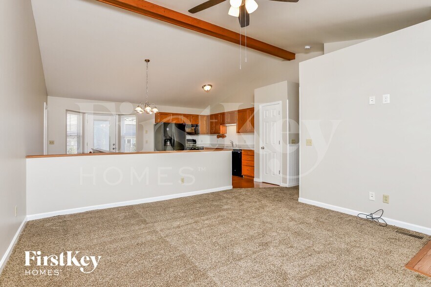Building Photo - 70 Fawn Oaks Dr