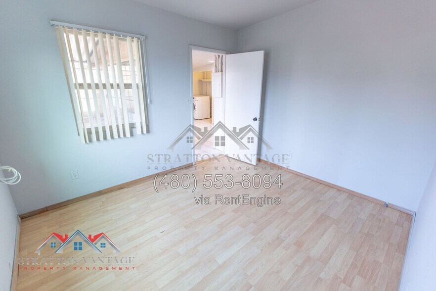 Building Photo - 1168 E Alameda Dr