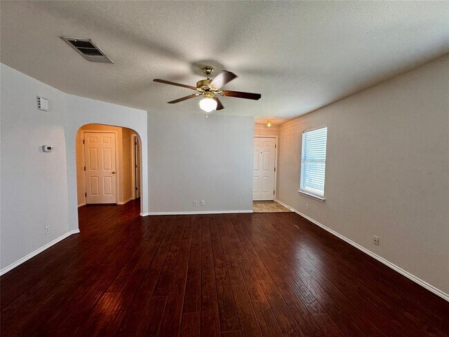 Building Photo - 14420 Cummins Way
