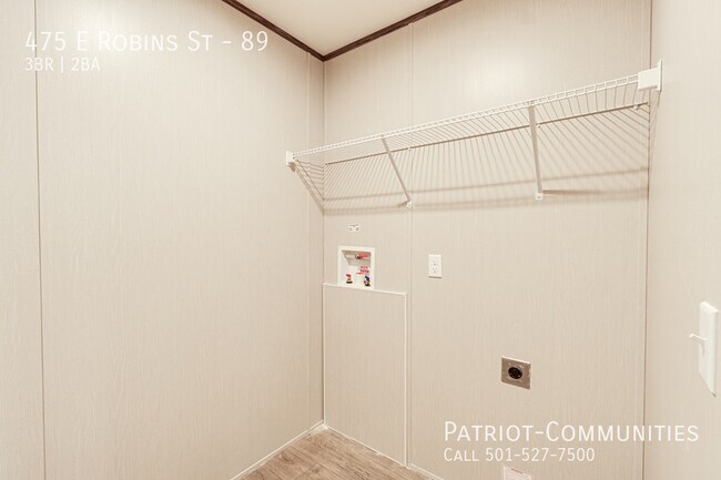 Building Photo - 475 E Robins St