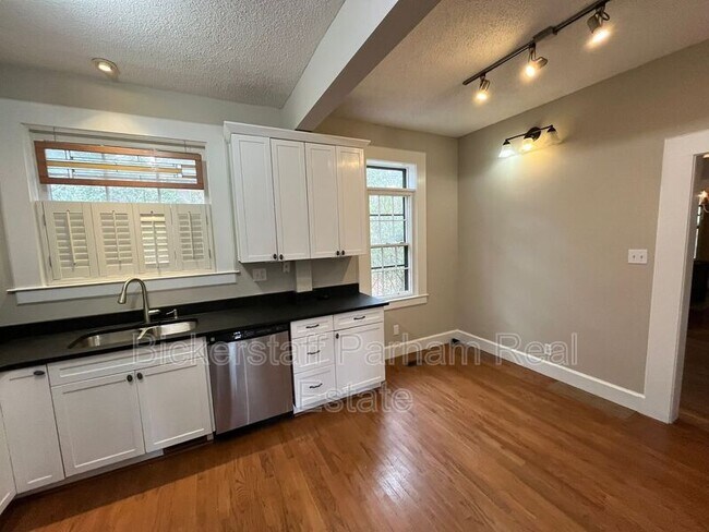 Building Photo - 1409 16th Ave