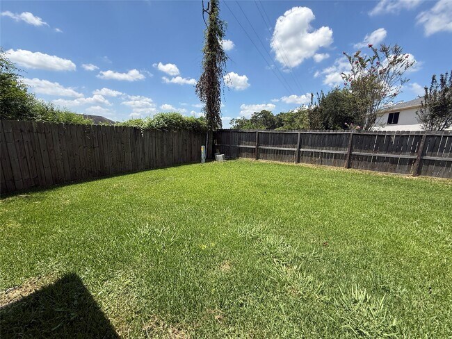 Building Photo - 18023 Lago Forest Dr