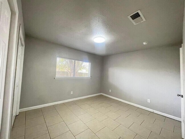 Building Photo - 14227 Clear Forest Dr