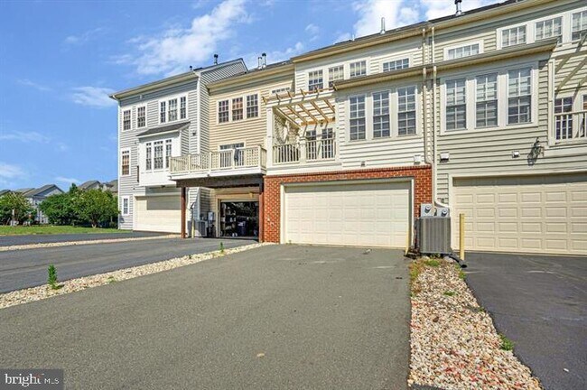 Building Photo - 10613 Bristow Station Dr