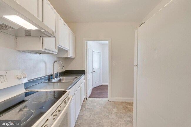 Building Photo - 3806 39th St