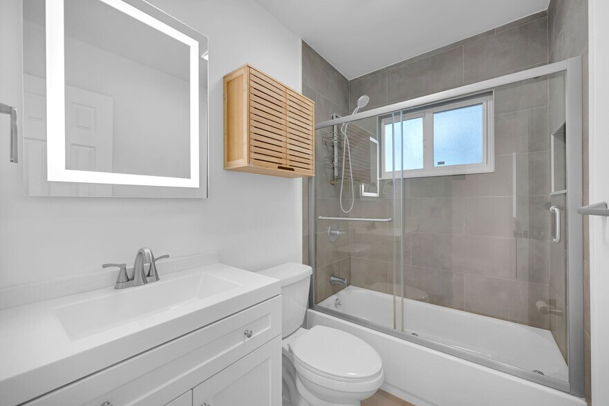 Building Photo - 1400 NW 2nd Ave