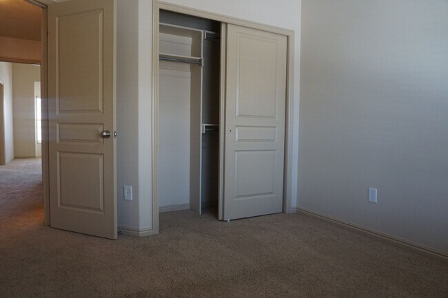 Building Photo - Beautiful Pleasant Grove 6 Bedroom With Mo...