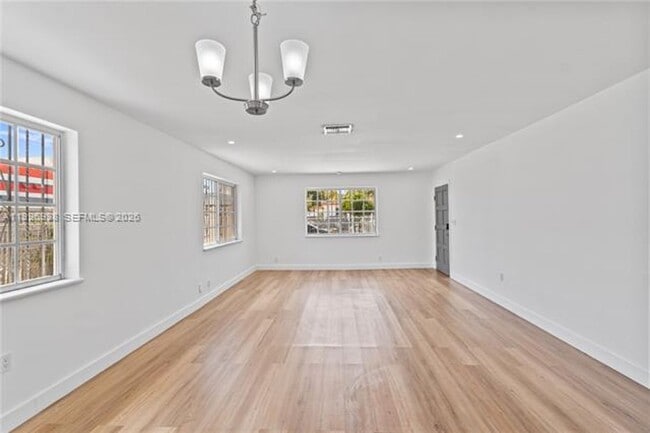 Building Photo - 361 E 39th St