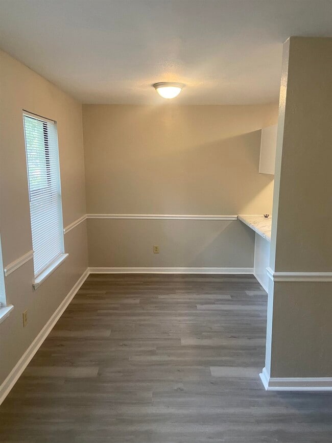 Building Photo - 1830 Sylvan Ct