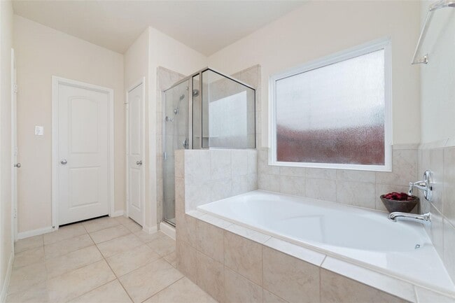 Building Photo - 13842 Evansdale Ln