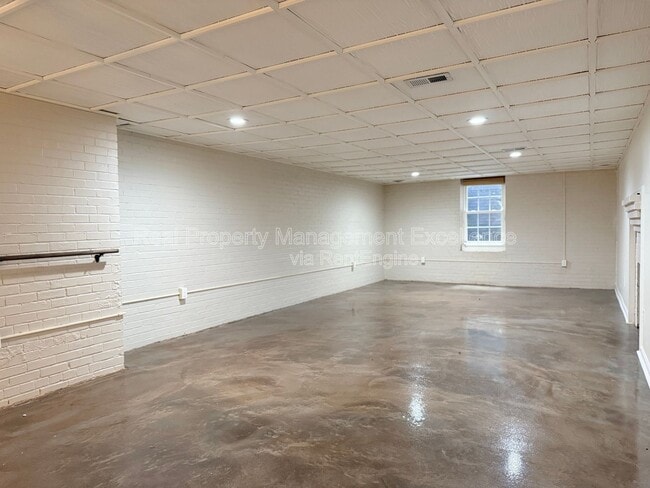 Building Photo - 620 Carr St