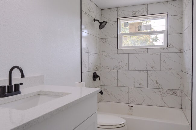 Building Photo - 217 Betty Ave