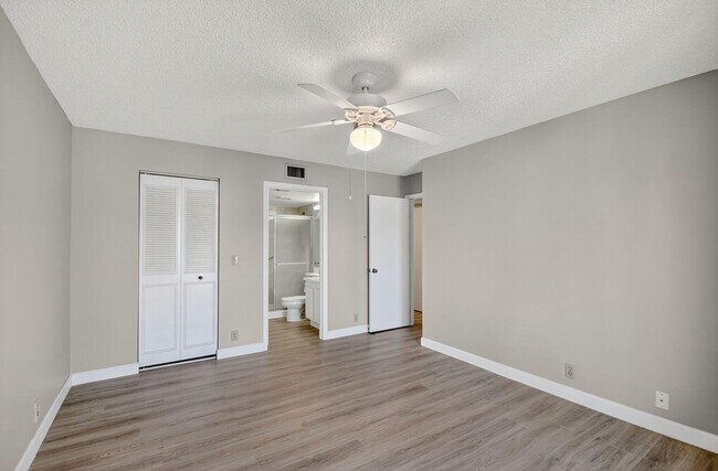 Building Photo - 805 Sky Pine Way