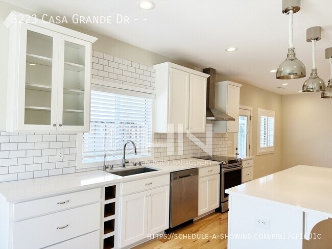 Building Photo - 3223 Casa Grande Dr
