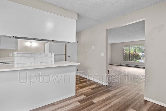 Building Photo - 5660 SW 180th Ave