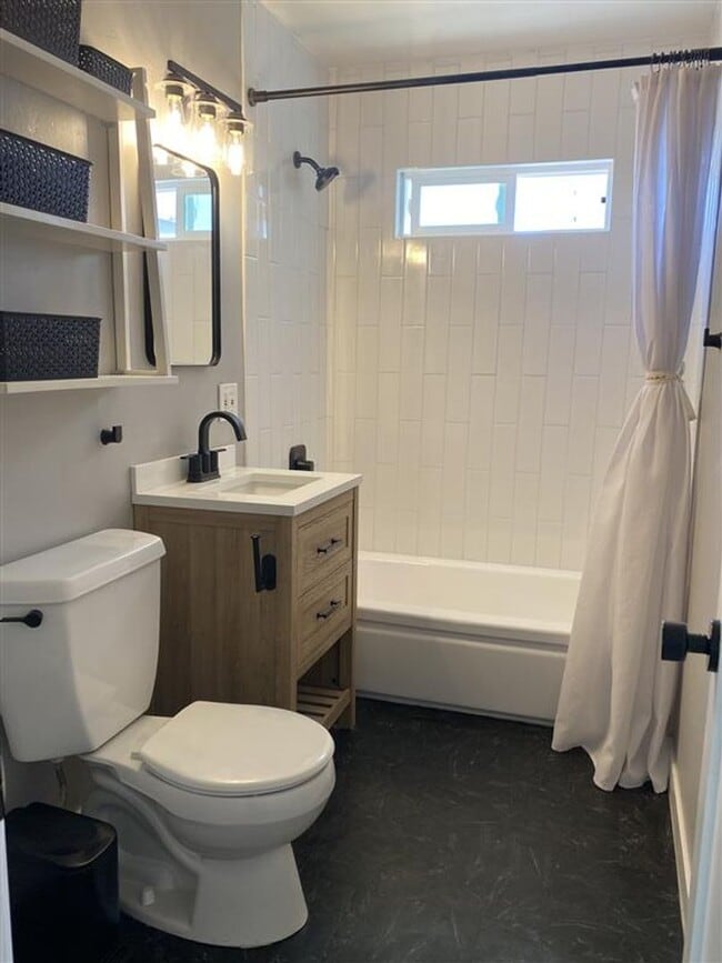 Building Photo - Charming 3 bed 2 bath home in Serra Mesa