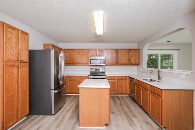 Building Photo - 70 Brookhaven Dr