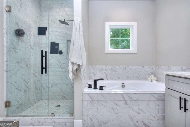 Building Photo - 419 McInnes Cir