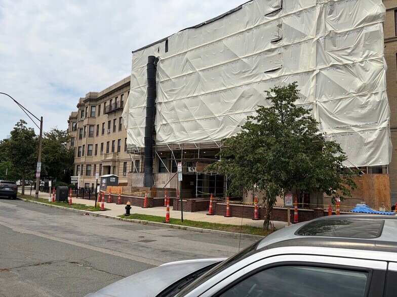 Building Photo - 67 Park Dr
