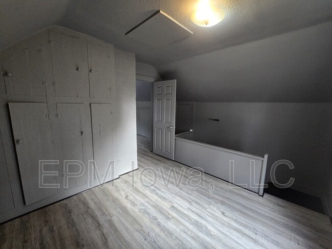 Building Photo - 709 Kern St