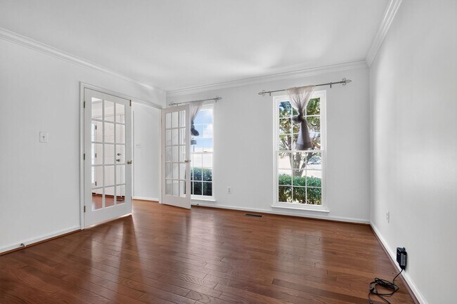 Building Photo - Meticulously maintained & spacious 4 Bd/2 full & 2 half bath home  Home in Dawson's Landing - Pet...
