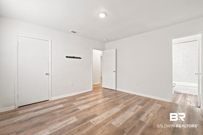Building Photo - 509 Gayfer Ave