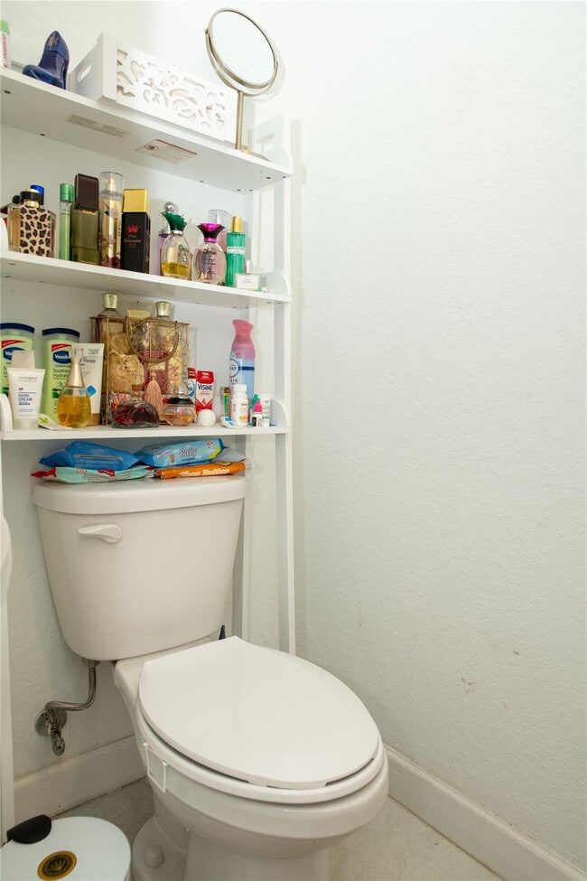 Building Photo - 1147 SW 7th Ave