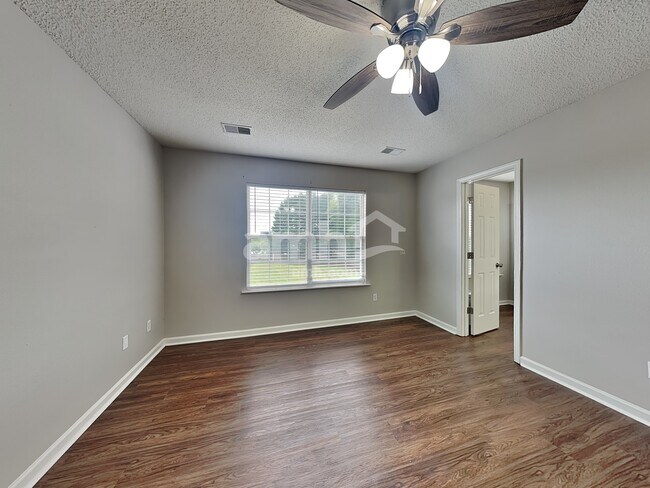 Building Photo - 103 Granary Dr