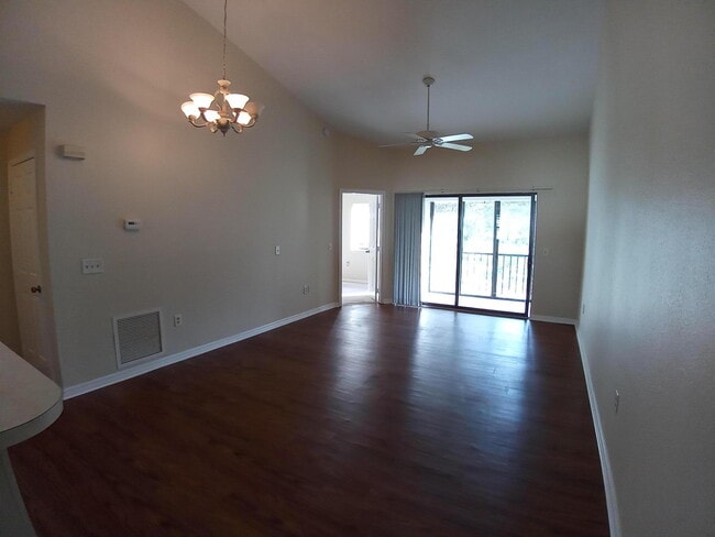 Building Photo - 1237 Country Club Dr