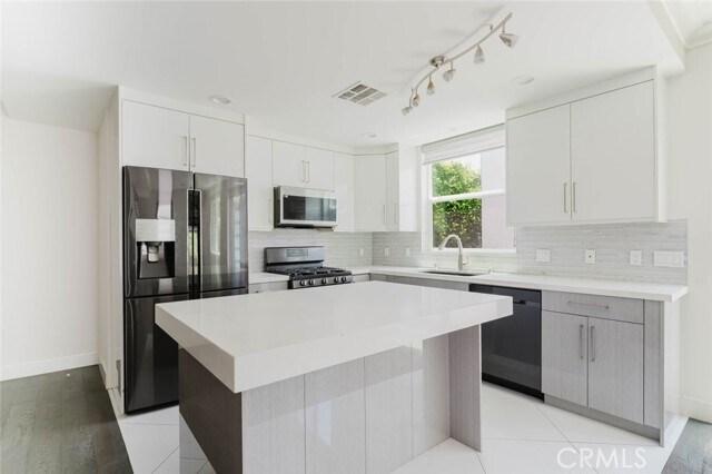 Building Photo - 4418 Kingswell Ave