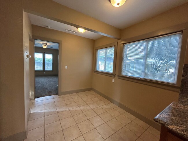 Building Photo - 2bd 1 ba with Zen Garden, Garage, Updated ...