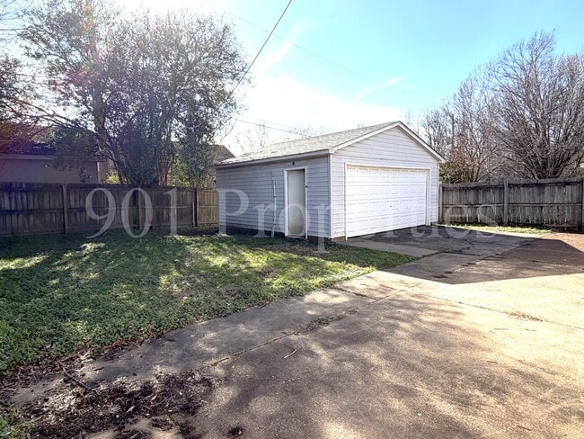 Building Photo - 7001 Presmond Rd