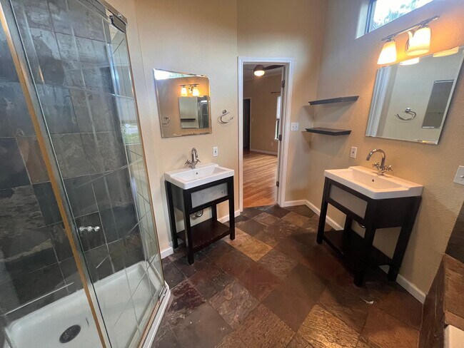 Building Photo - 7bed/6.5bath + 3 car garage and carport