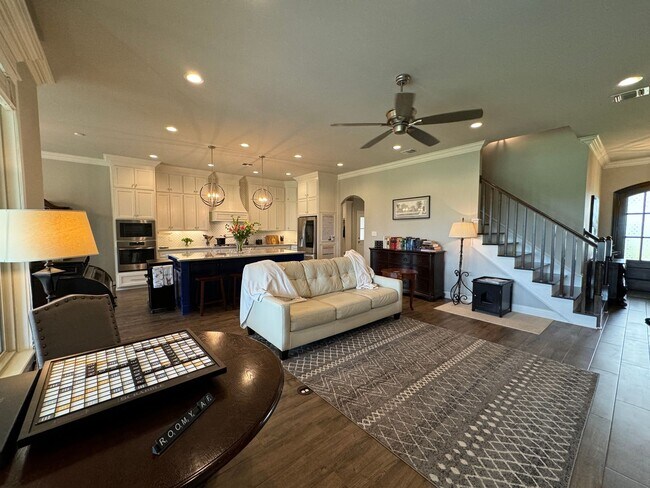 Building Photo - 629 Dumaine Dr