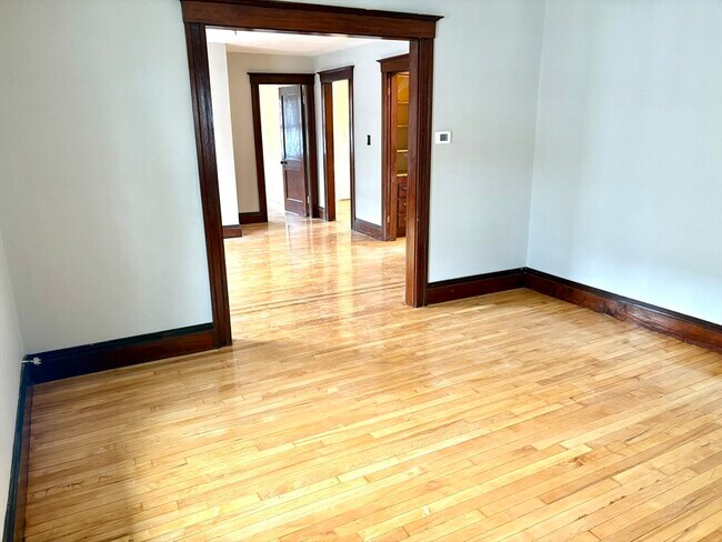 Building Photo - 6 Walnut St