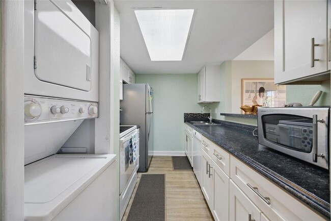 Building Photo - 8911 Blind Pass Rd