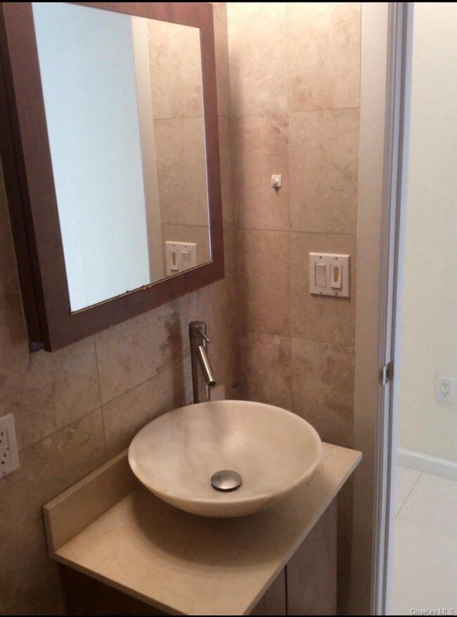 Building Photo - 4 Chelsea Pl