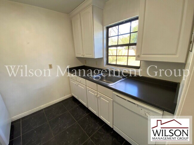 Building Photo - 419 Westminster St