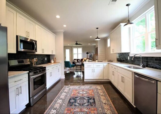Building Photo - 5005 Wilburn Ave