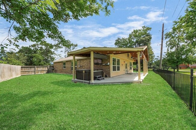 Building Photo - 2011 Halyard Dr