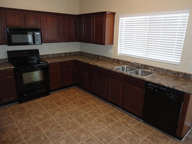 Building Photo - 8213 S 51st Dr
