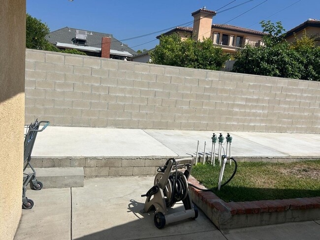 Building Photo - 839 E Santa Anita Ave