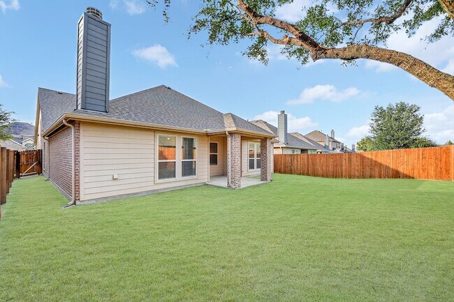 Building Photo - 217 Rugby Ln