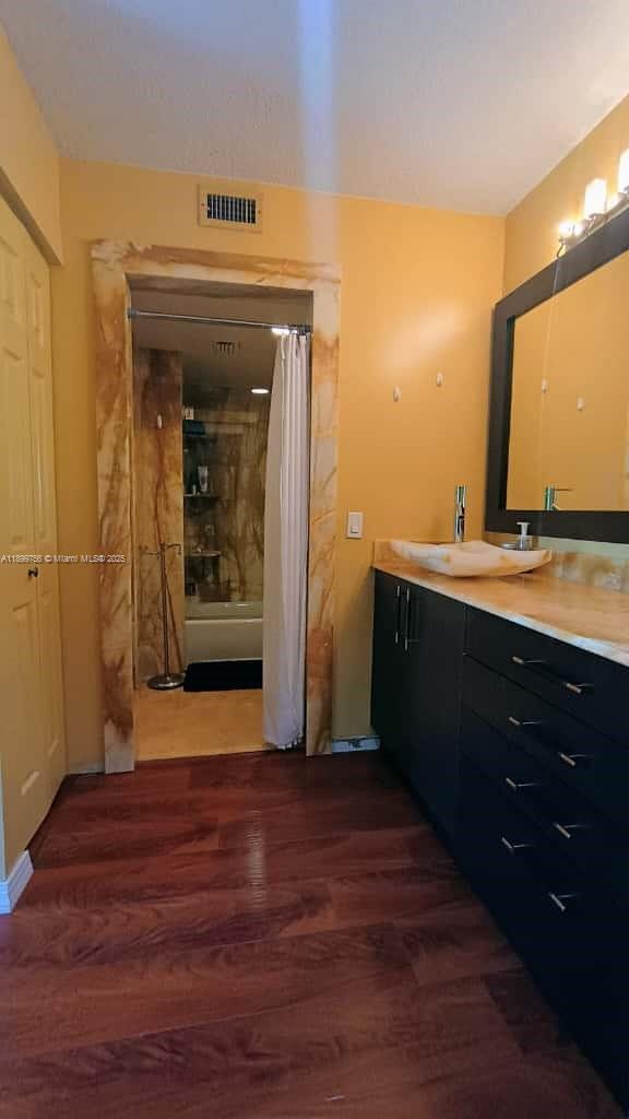 Building Photo - 19999 E Country Club Dr