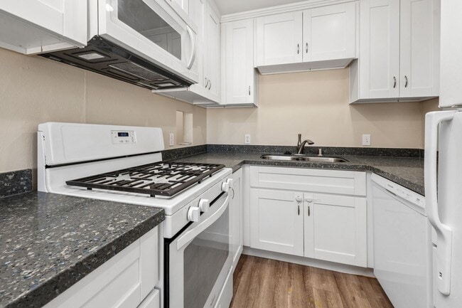 Building Photo - Single Family House