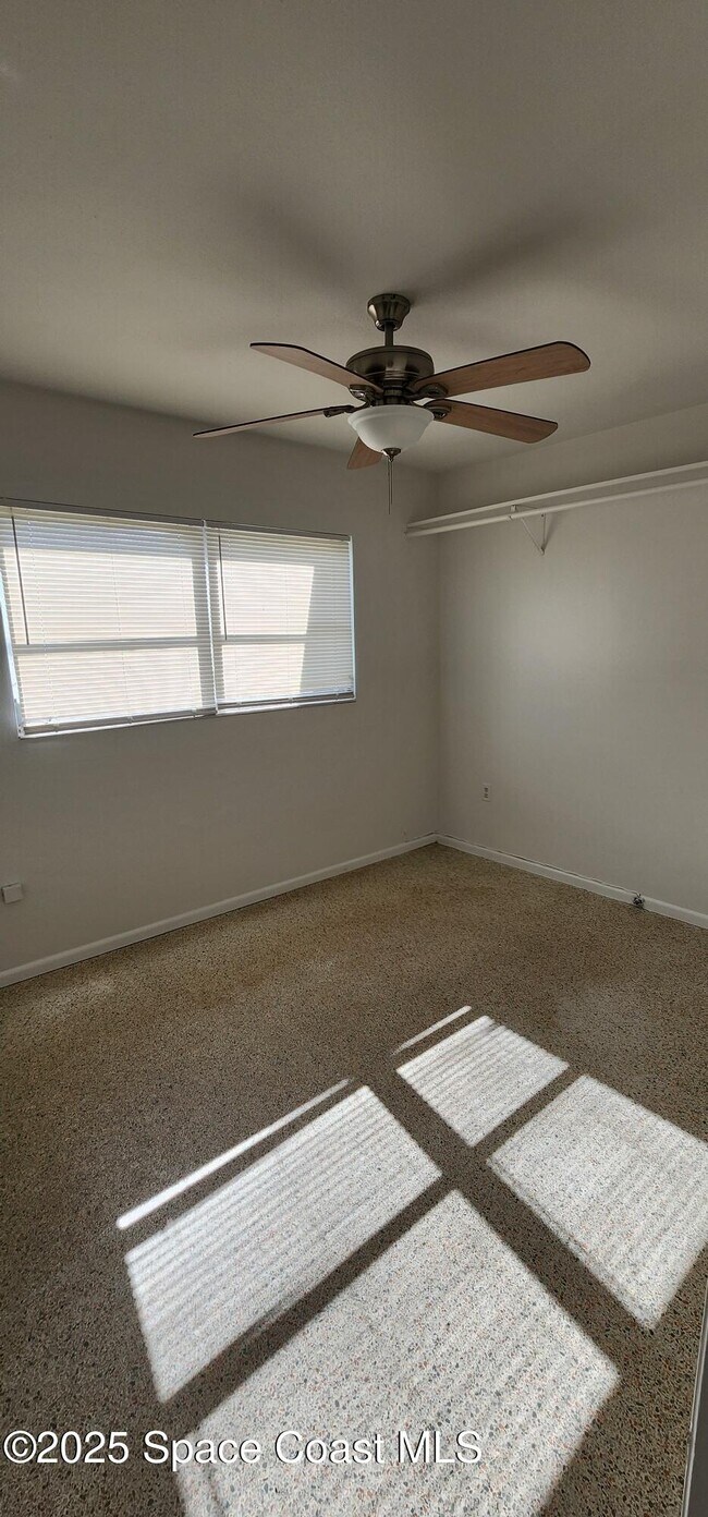 Building Photo - 735 Jacaranda St