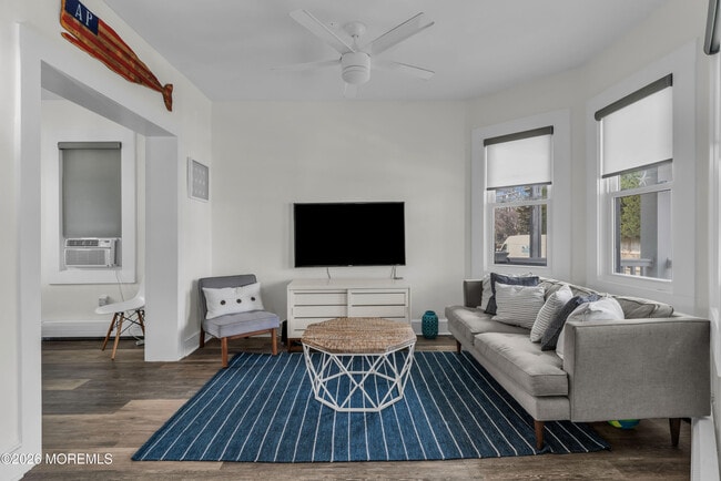 Building Photo - 1208 Bond St