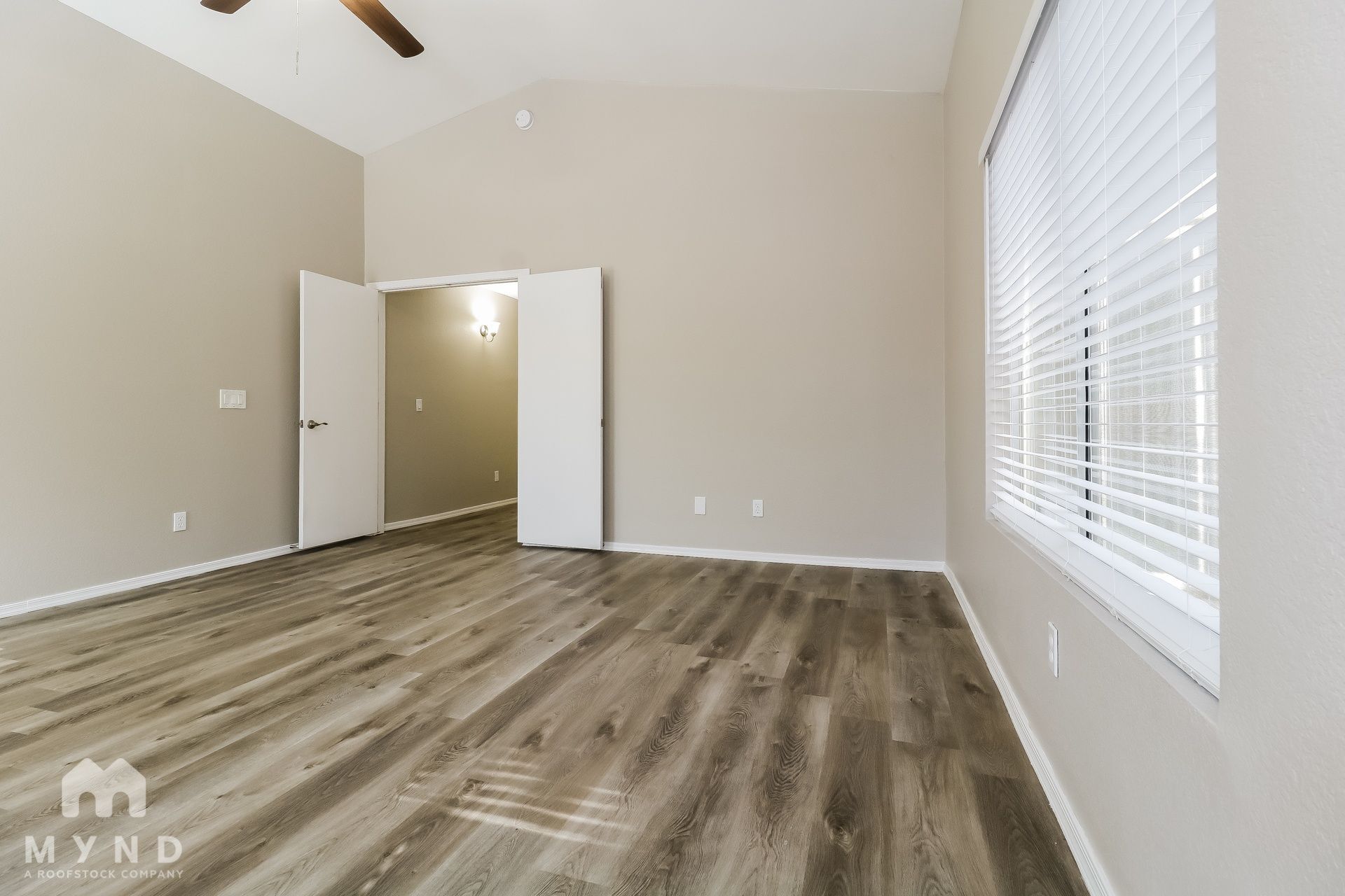 Building Photo - 2303 E Aire Libre Ave