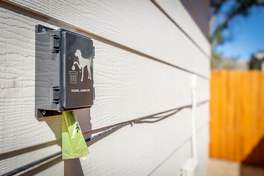 Building Photo - 734 Vine St