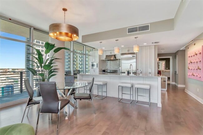 Building Photo - 1120 E Kennedy Blvd